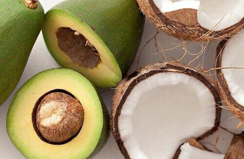 Авокадо и кокосовый орех для снижения уровня холестерина