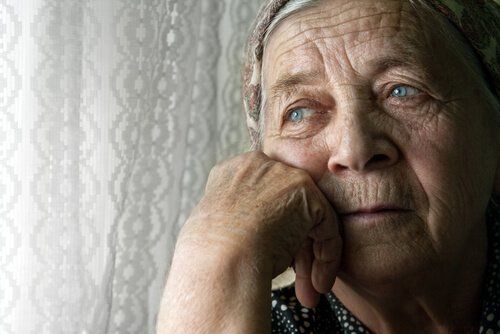 Бессонница и одиночество пожилой женщины