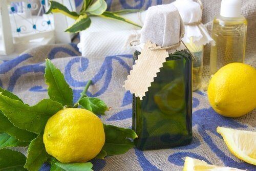 Лимон на столе. Цитрусовые