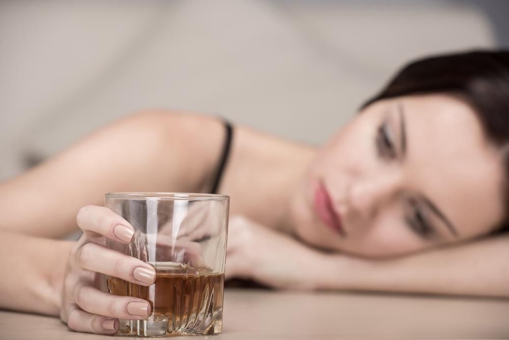 Депрессия и алкоголизм - как эти болезни связаны друг с другом?
