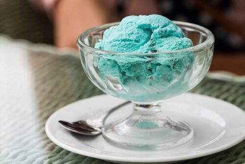 Мороженое с десертом из зеленого чая