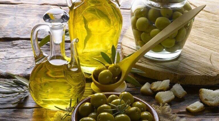 оливки и оливковое масло