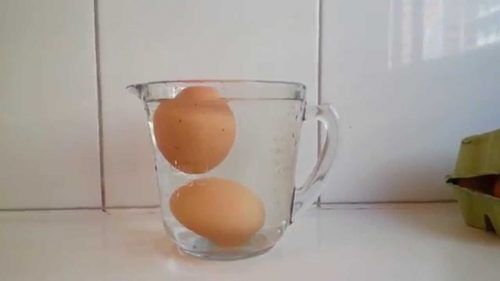 Яйца в стакане