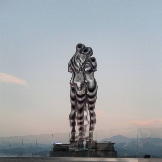 Эти движущиеся скульптуры рассказывают историю любви ежедневно 5
