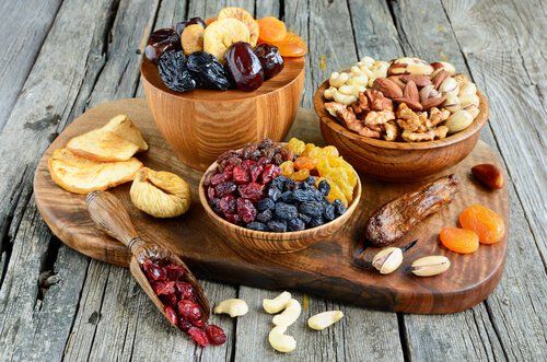 Орехи и сухофрукты для хорошего качества крови