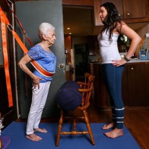 Старший женщина йоги