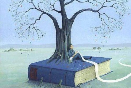 Человек сидит на большой книге, из которой растет дерево
