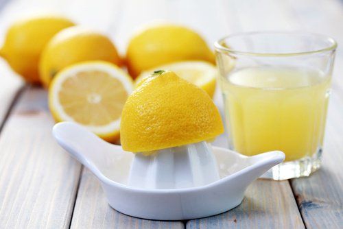 Лимонный сок выдавливается
