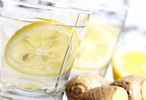 Лимон и имбирь с водой