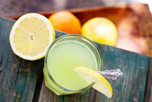 Лимонный сок с водой
