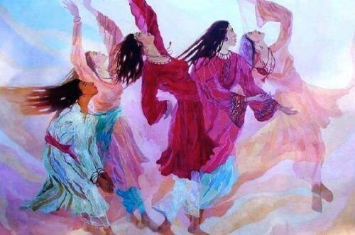 танцующие женщины