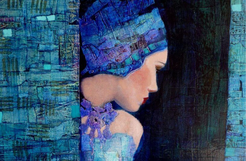 Женщина в голубом головном уборе.