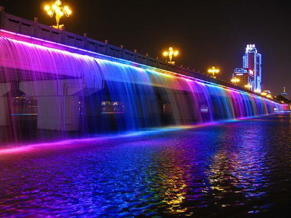 Мостовой фонтан