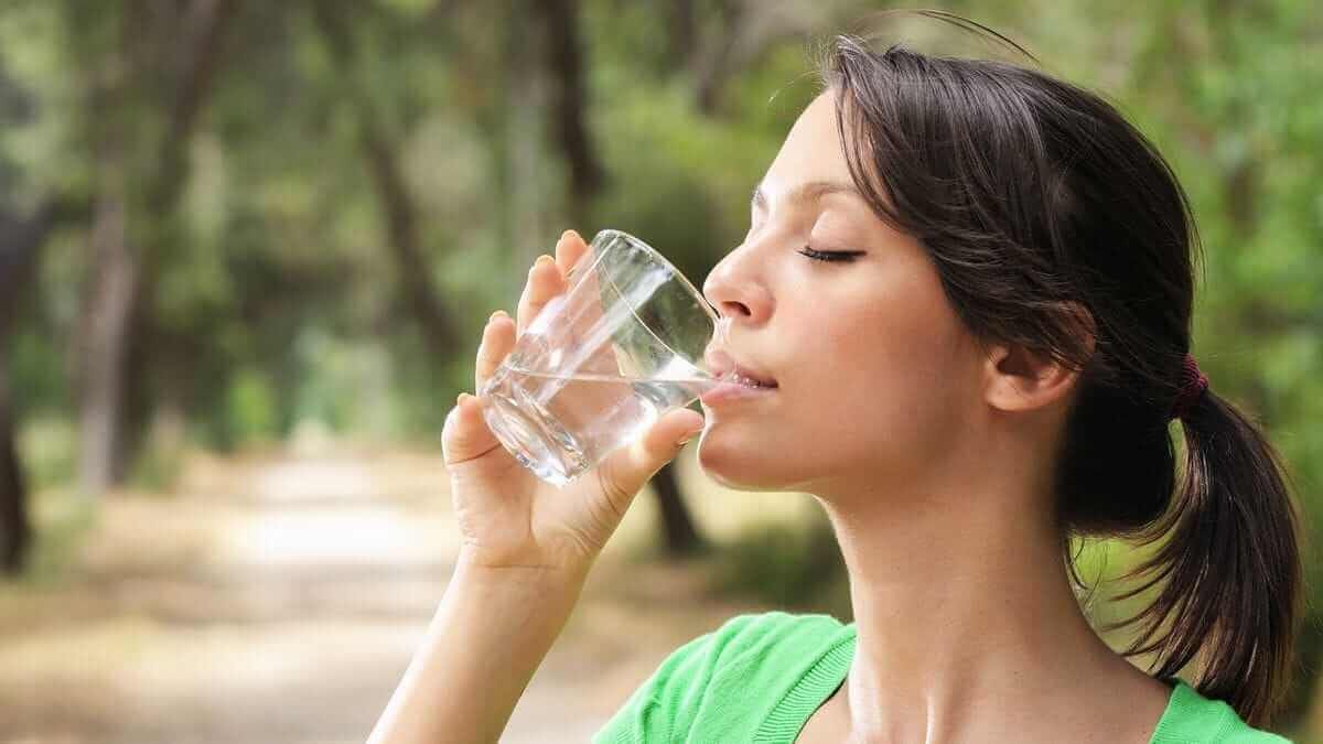 Питьевая вода оказывает благотворное влияние на очищение организма