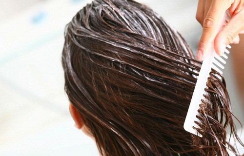 Расчесывание волос дезодорации