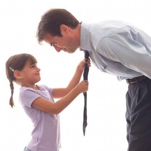 Дочь нашла отцовскую галстук