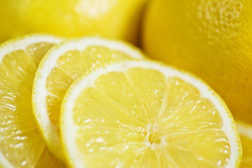 Очищение овощей благодаря лимону