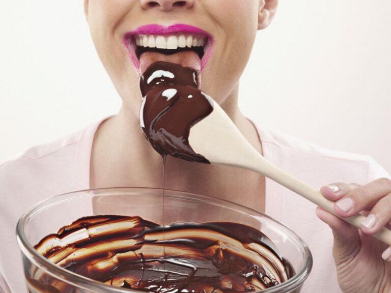 женщина, едят шоколад