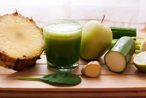 Зеленый напиток на пищеварительной системе