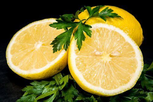 Лимон и петрушка