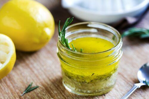 Лимон и оливковое масло.