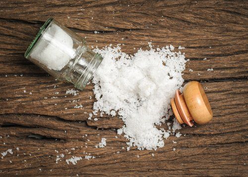 соль в солонке и пролить