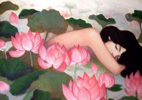 спящая женщина среди цветов