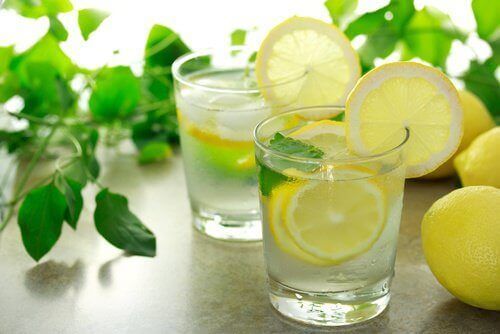 Потеря веса: вода с лимоном