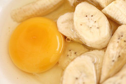 Банан и яичный желток