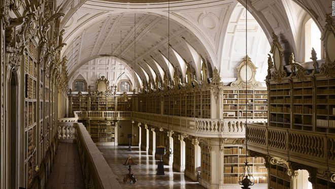Библиотека дворца в Мафра