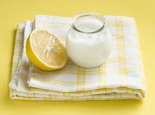 Йогурт и лимон на шрамах от угревой сыпи