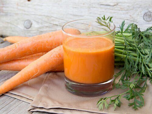 Огурцы и морковный сок