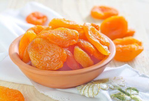 Сушеные абрикосы-
