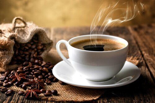 кофе в чашке - утренний ритуал
