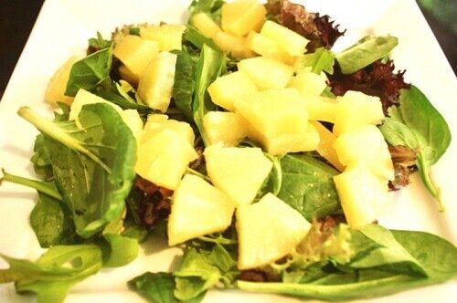 Салат со шпинатом и ананасом