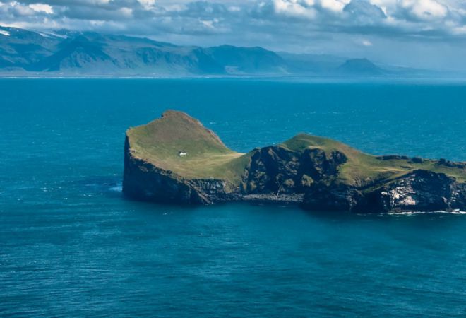 в Исландии есть остров 2