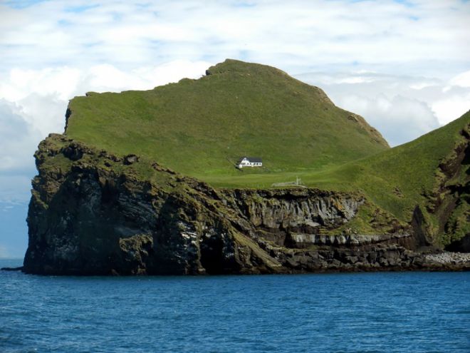 есть остров 3 в Исландии