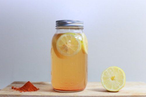 Вода с лимоном и куркумой