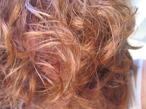 Скрученные пряди волос