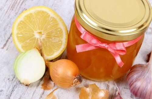 Лук, лимон и мед для выпадения волос