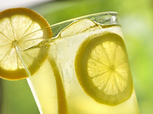 Лимонный сок на жирной печени