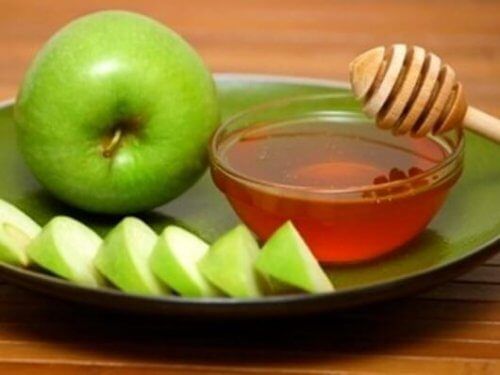 Яблоко и мед