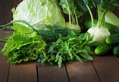 Зеленые листовые овощи