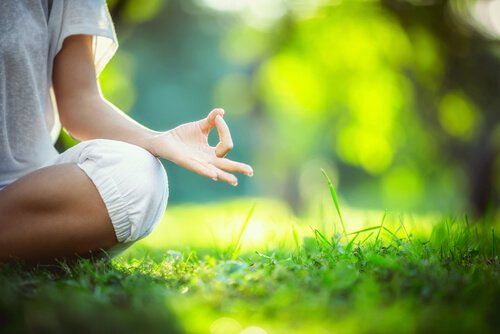 Медитация устраняет негативные мысли